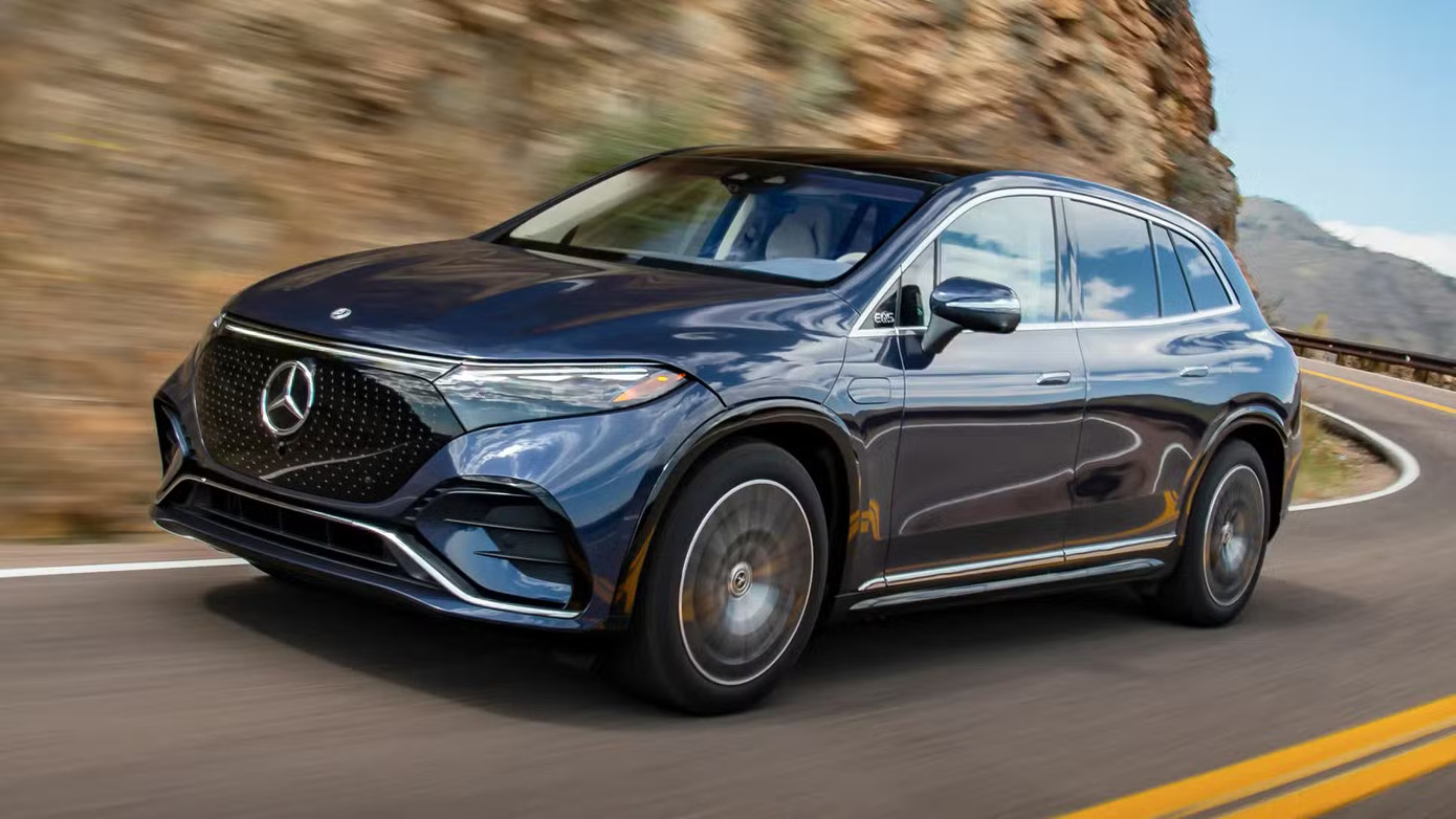 Mercedes-Benz EQS SUV.
