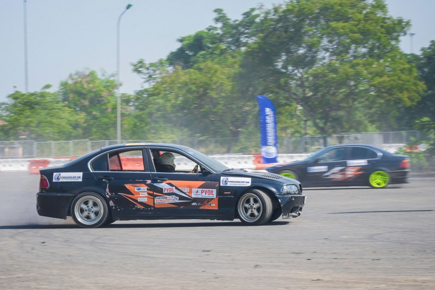 Đến với giải đấu, các tay đua đều chuẩn bị cho mình những chiếc ô tô đặc biệt, được tùy chỉnh theo quy định của BTC để đem tới những màn drift ấn tượng và hướng tới chiến thắng. Đến với giải đấu, các tay đua đều chuẩn bị cho mình những chiếc ô tô đặc biệt, được tùy chỉnh theo quy định của BTC để đem tới những màn drift ấn tượng và hướng tới chiến thắng.