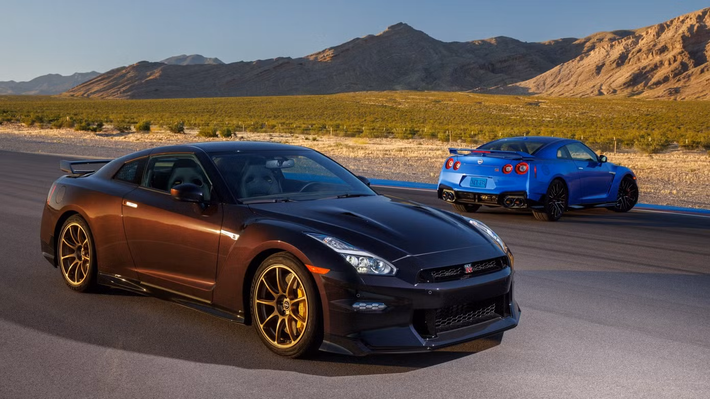Hai biến thể Nissan GT-R R35 Skyline Edition và Takumi Edition sẽ được sản xuất giới hạn từ giờ tới tháng 10 trước khi bị "khai tử".