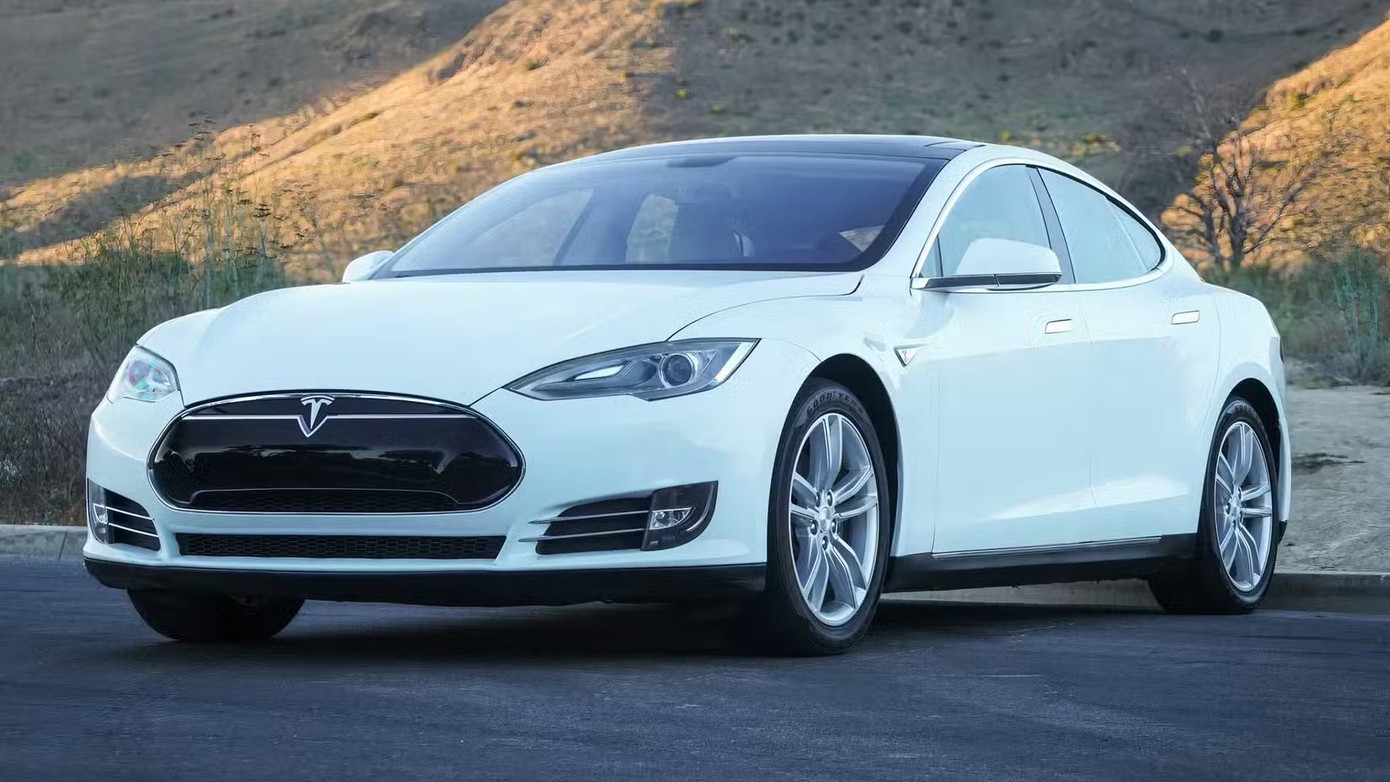 Một chiếc Tesla Model S đời 2014.