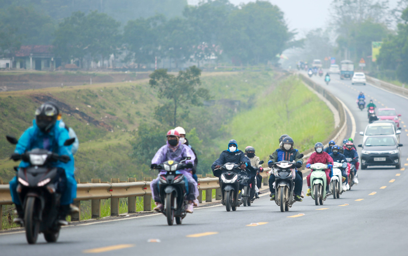 Cần giữ khoảng cách an toàn khi tham gia giao thông. Cần giữ khoảng cách an toàn khi tham gia giao thông.