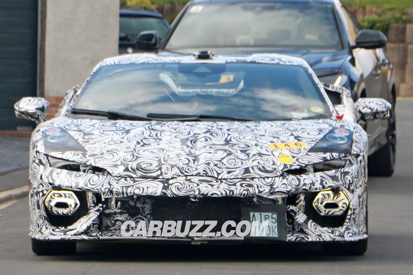 Nguyên mẫu Lamborghini Temerario được ngụy trang chạy thử ngoài đường phố.