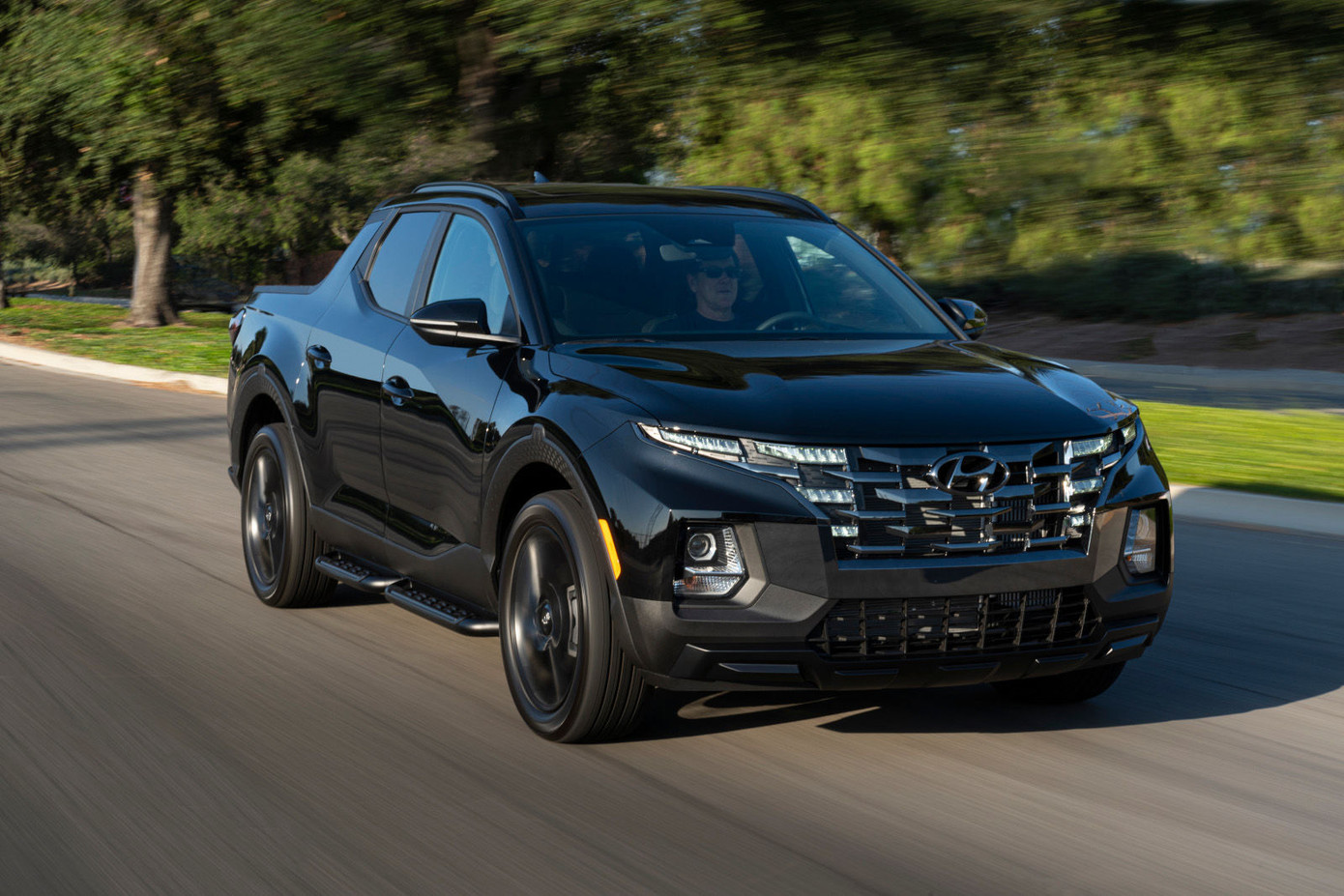 Santa Cruz - xe bán tải đầu tiên của Hyundai hiện đang được bán độc quyền tại Mỹ.