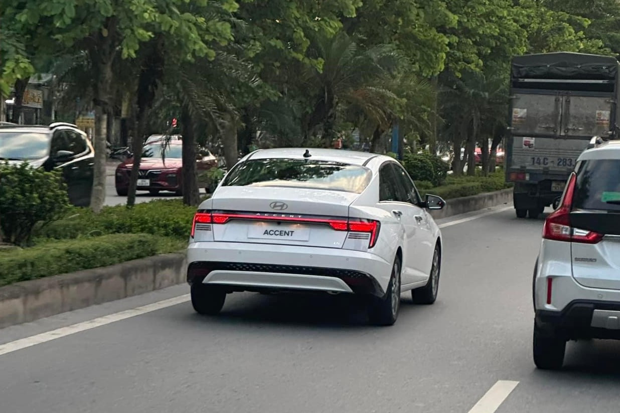 Hyundai Accent thế hệ mới được bắt gặp trên đường phố Hà Nội có thiết kế giống với bản đang bán tại Ấn Độ có tên Verna.