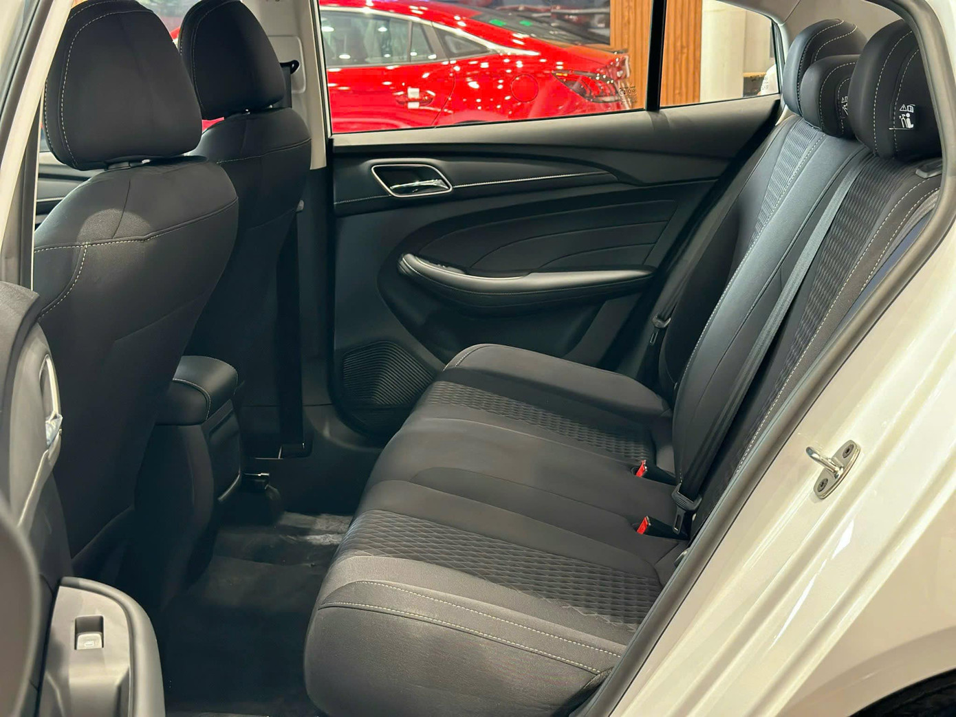 Nội thất của MG5 chỉ ở mức cơ bản nhưng không gian ngồi khá rộng rãi, phù hợp để kinh doanh dịch vụ chở khách. Nội thất của MG5 chỉ ở mức cơ bản nhưng không gian ngồi khá rộng rãi, phù hợp để kinh doanh dịch vụ chở khách.