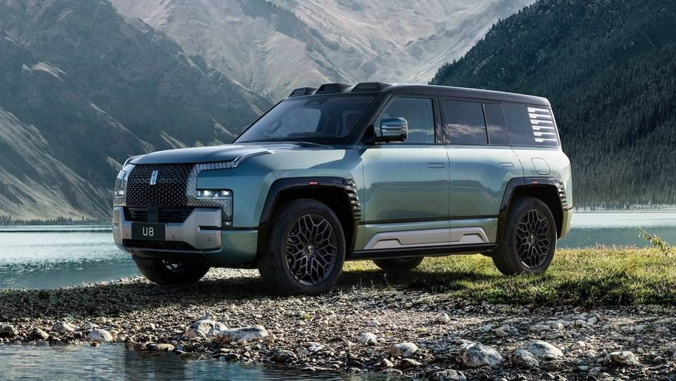 Yangwang U8 Premium Edition của BYD - một chiếc EREV có phạm vi hoạt động kết hợp lên tới 620 dặm (997 km) khi có đầy pin và bình xăng. Yangwang U8 Premium Edition của BYD - một chiếc EREV có phạm vi hoạt động kết hợp lên tới 620 dặm (997 km) khi có đầy pin và bình xăng.