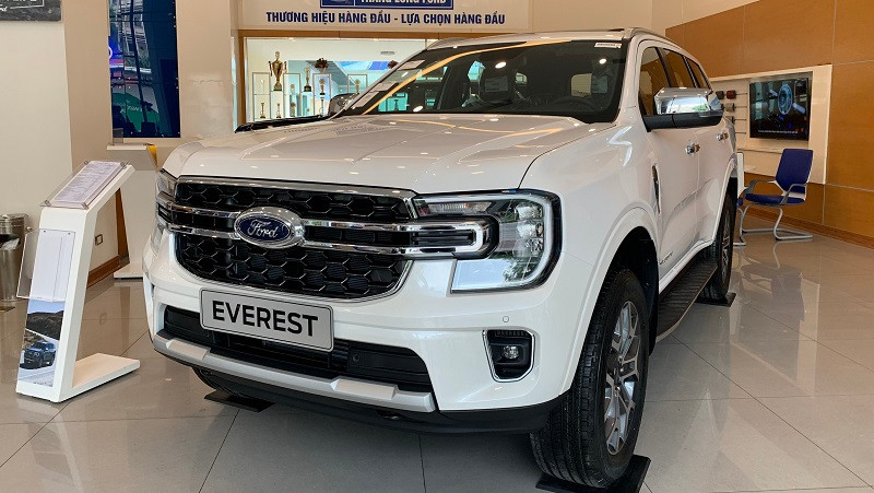 Ford Everest vẫn tỏ ra vượt trội hơn hẳn các mẫu xe khác trong cùng phân khúc SUV cỡ D. Ford Everest vẫn tỏ ra vượt trội hơn hẳn các mẫu xe khác trong cùng phân khúc SUV cỡ D.