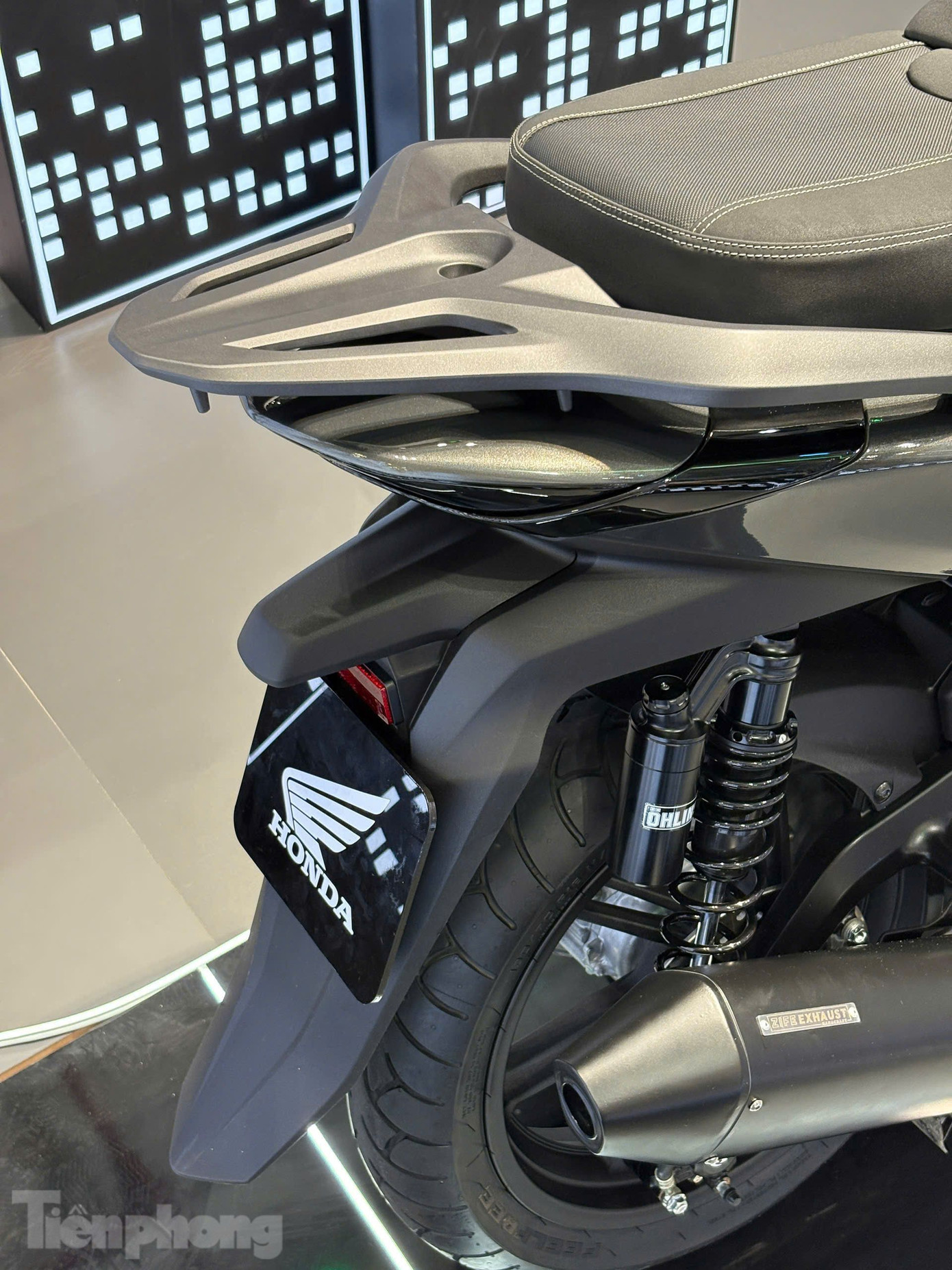 Động cơ được làm mát bằng dung dịch cho công suất tối đa 28,8 mã lực tại 7.500 vòng/phút và mô-men xoắn cực đại 31,8 Nm tại 5.250 vòng/phút.