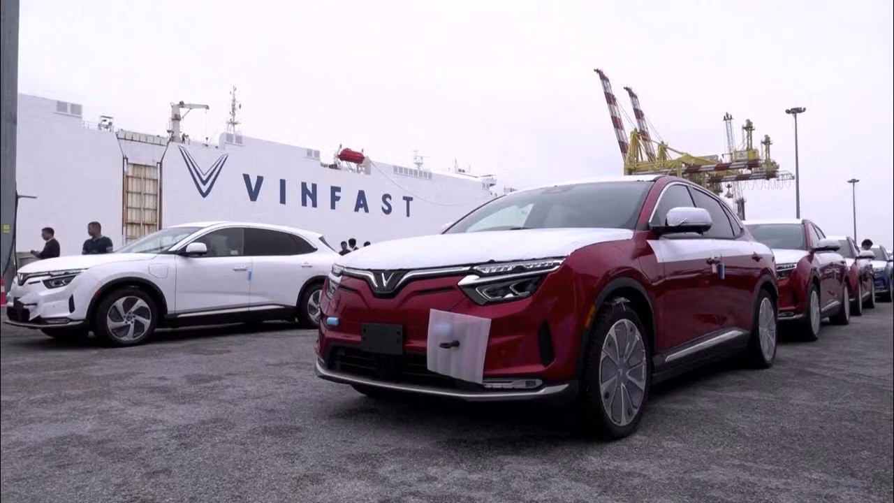 2023 là năm đầu tiên VinFast chuyển sang chỉ kinh doanh xe điện ở cả Việt Nam và nước ngoài 2023 là năm đầu tiên VinFast chuyển sang chỉ kinh doanh xe điện ở cả Việt Nam và nước ngoài