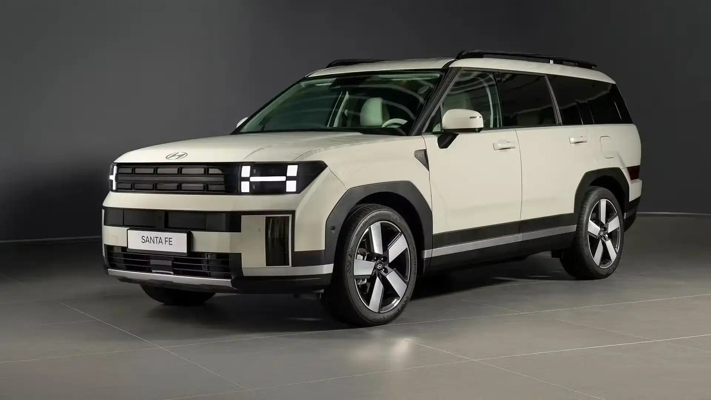 Hyundai được cho là đang phát triển phiên bản thuần điện của mẫu SUV Santa Fe.