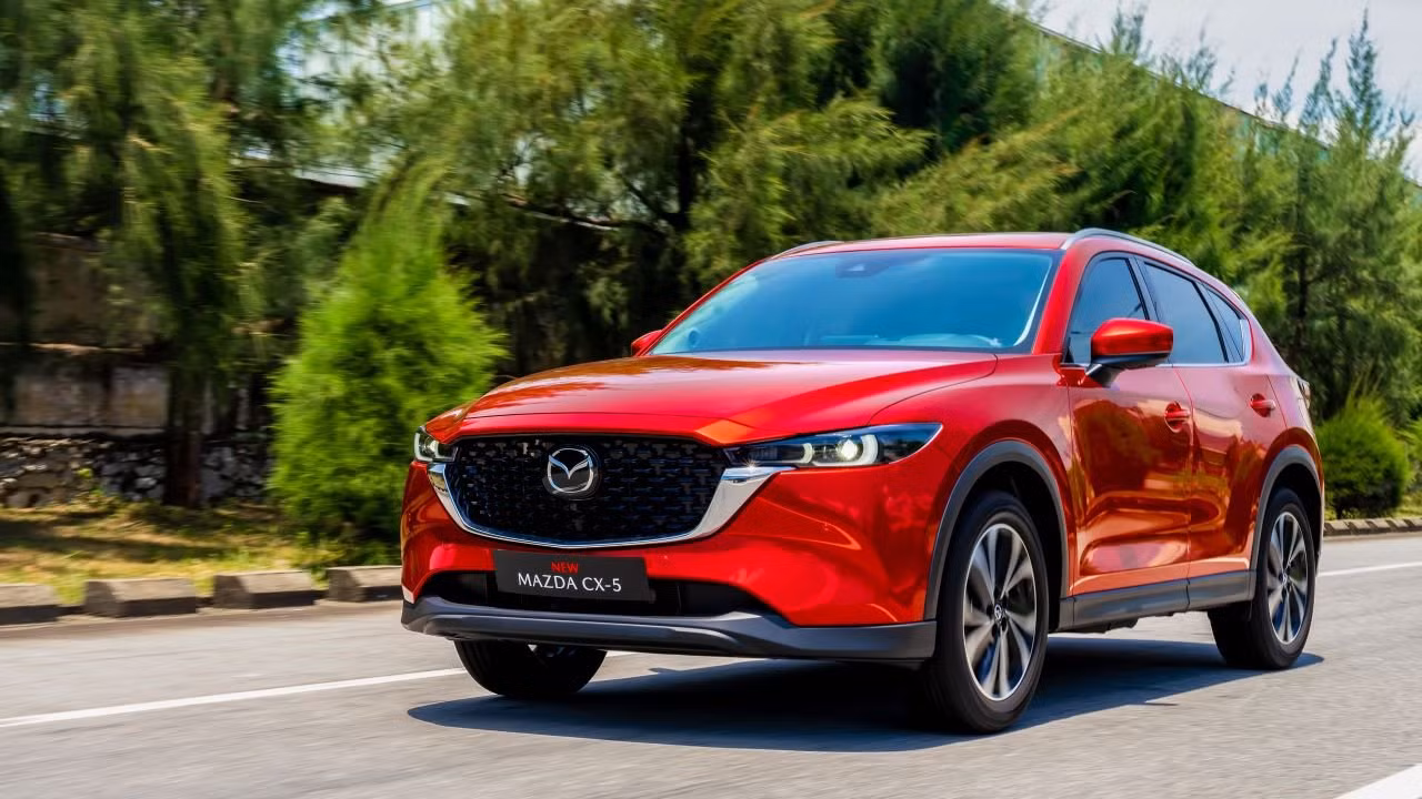 Mazda CX-5 hiện có giá khởi điểm 749 triệu đồng giống thời điểm được nâng cấp giữa vòng đời vào tháng 7/2023.