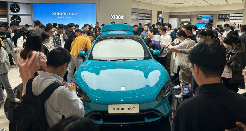 Xe điện Xiaomi SU7 thu hút sự chú ý của đông đảo người tiêu dùng Trung Quốc nhờ mức giá hấp dẫn so với hiệu năng đem lại. Xe điện Xiaomi SU7 thu hút sự chú ý của đông đảo người tiêu dùng Trung Quốc nhờ mức giá hấp dẫn so với hiệu năng đem lại.