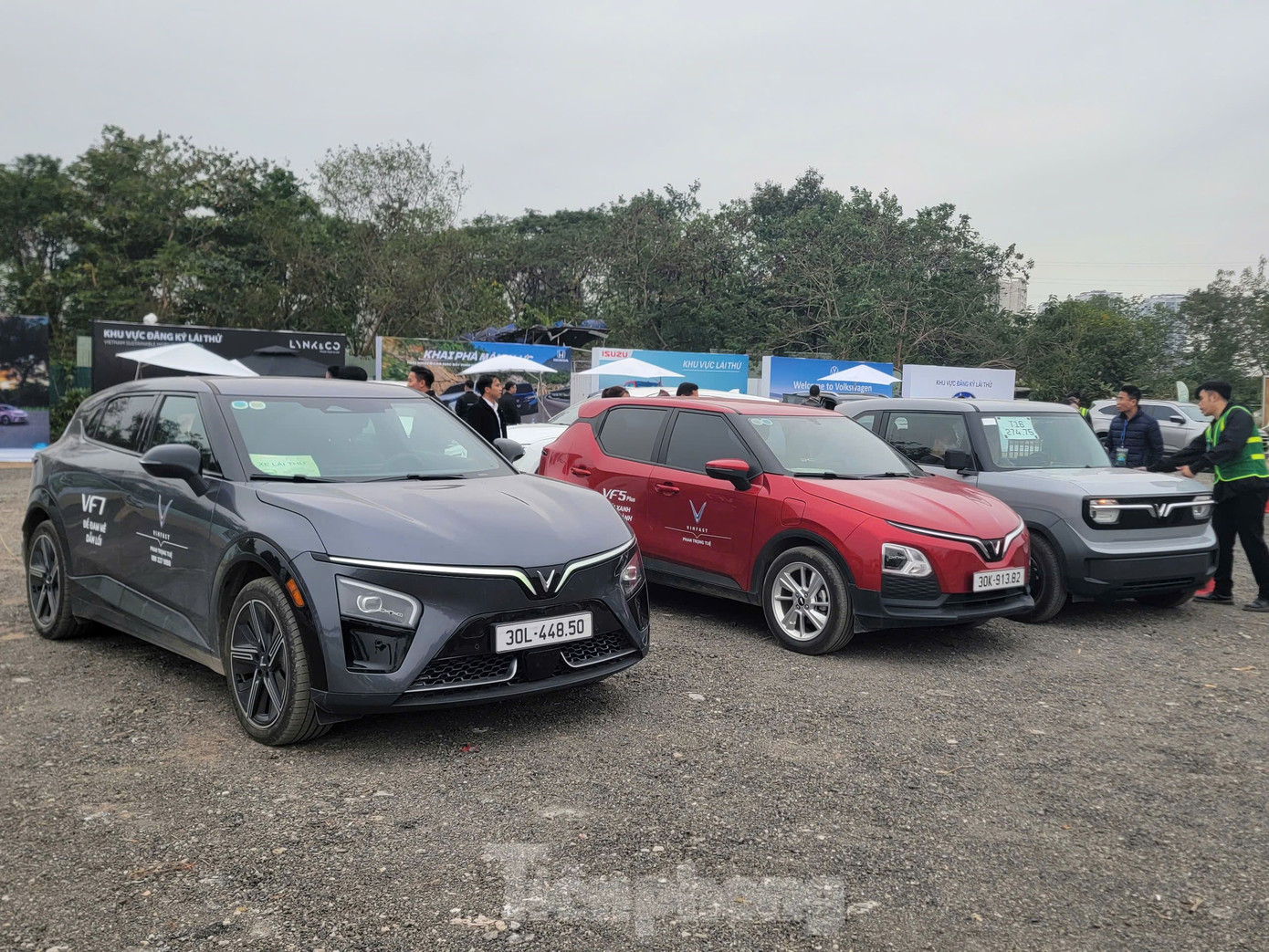 Hơn 30 mẫu xe gồm cả ô tô và xe máy, bao gồm nhiều xe điện hóa. Khách tham quan có thể trực tiếp trải nghiệm tại Triển lãm Phương tiện di chuyển bền vững Việt Nam 2024 diễn ra ngày 7-8/12.