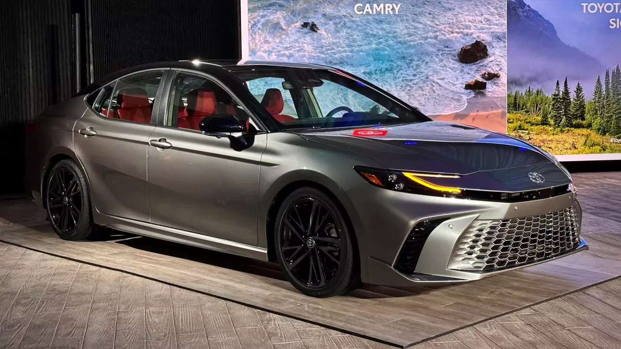 Toyota Camry 2025 tại Việt Nam dự kiến sẽ tiếp tục được nhập khẩu từ Thái Lan. Toyota Camry 2025 tại Việt Nam dự kiến sẽ tiếp tục được nhập khẩu từ Thái Lan.