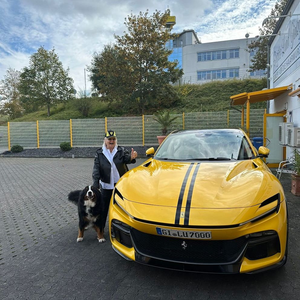 Bà Brigitte Lund-Arnold là một trong những người sở hữu Ferrari Purosangue đầu tiên trên thế giới.