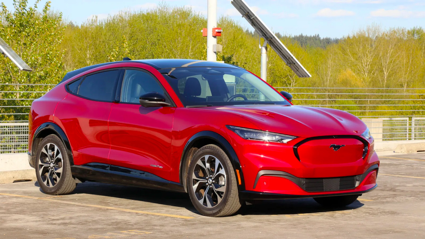 Xe SUV điện Ford Mustang Mach-E. Xe SUV điện Ford Mustang Mach-E.