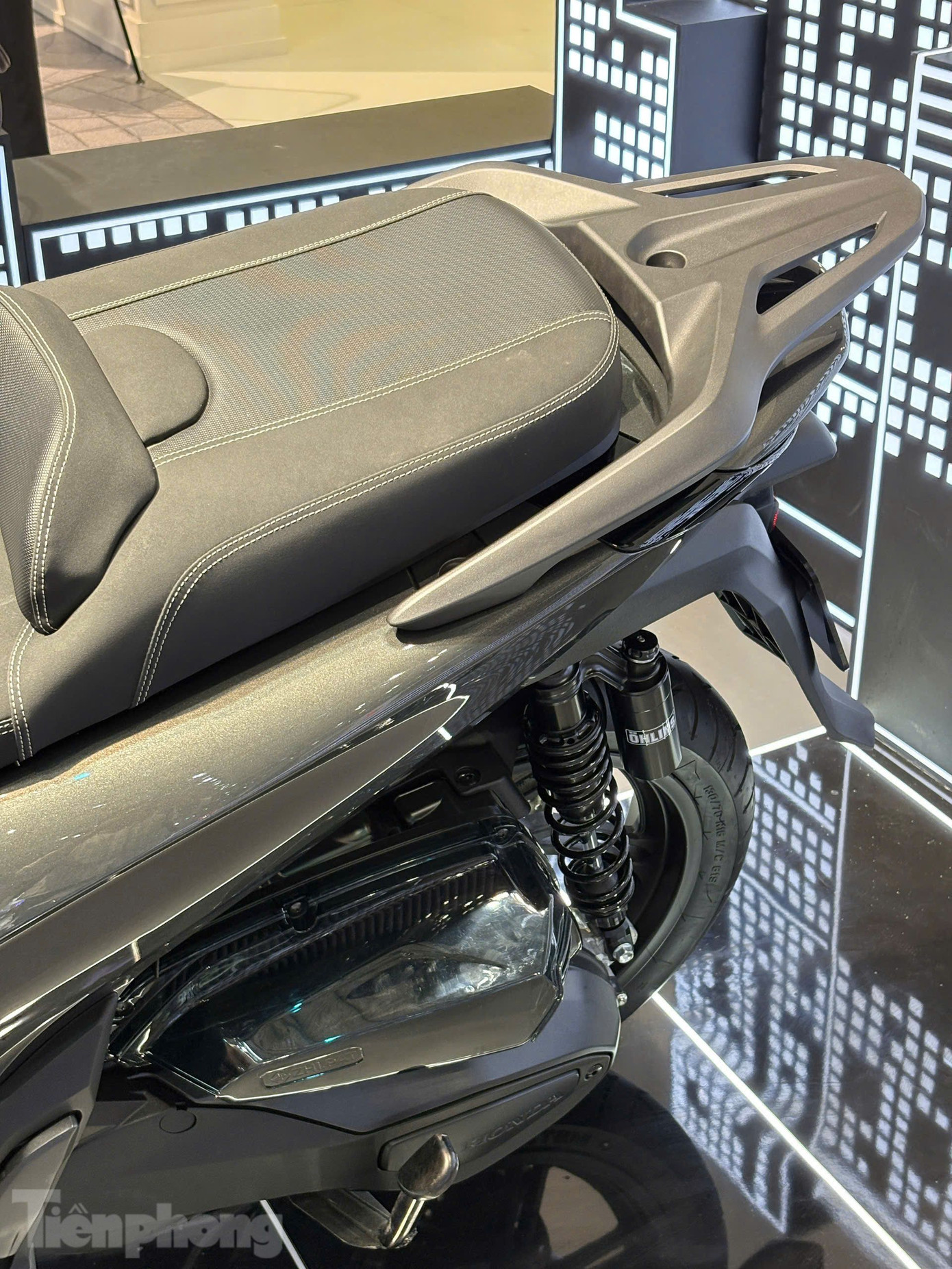 Lọc gió K&amp;N và ốp bầu gió trong suốt cũng được nâng cấp giúp cải thiện lượng oxy tốt hơn.