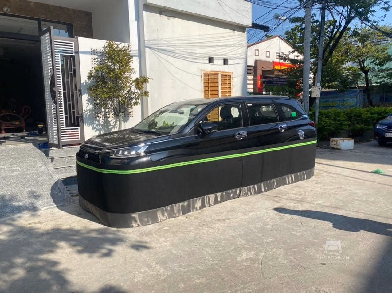 Lưới quây chống chuột cho ô tô.