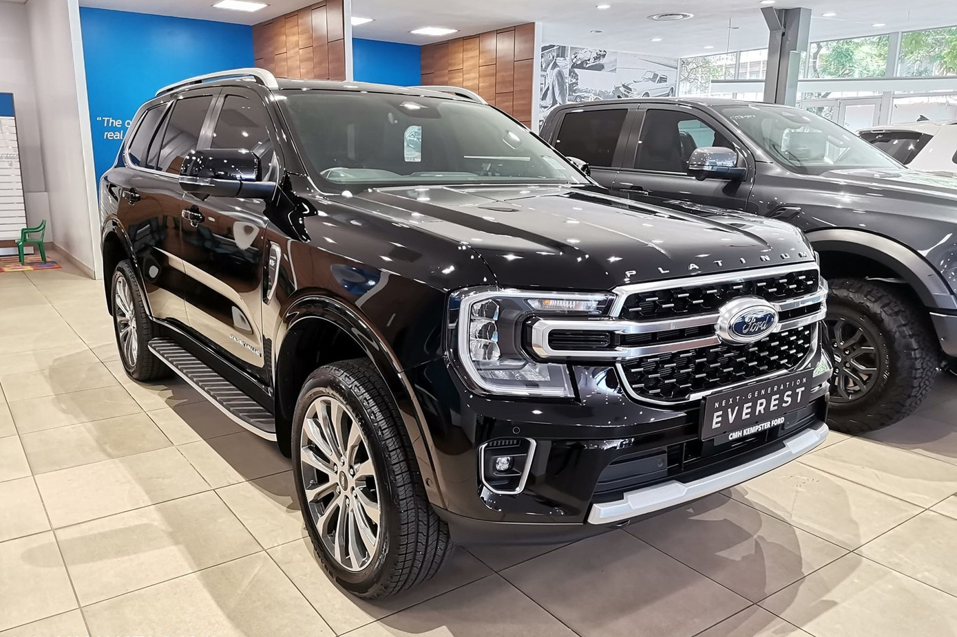 Rộ tin Ford Everest Platinum động cơ V6 sắp về Việt Nam ảnh 1