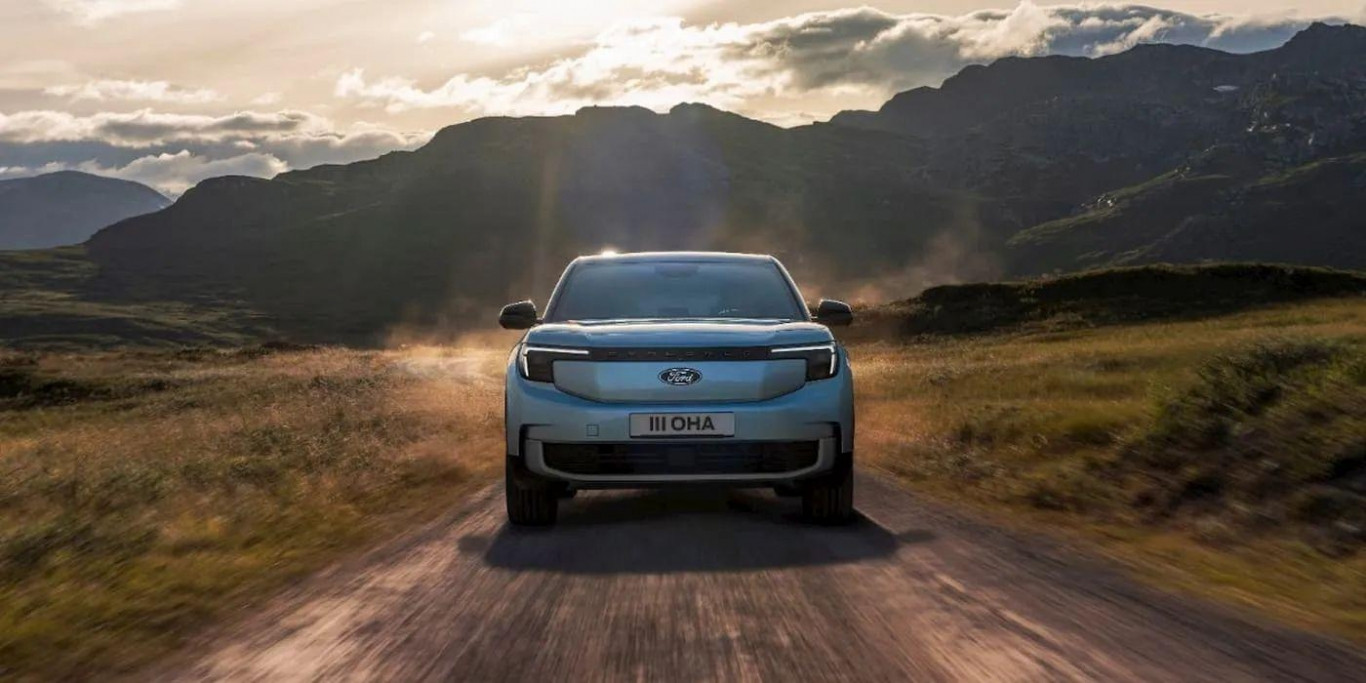 Ford đang nghiên cứu sản xuất dòng xe điện giá rẻ mới với một mẫu bán tải và SUV cỡ nhỏ. Ford đang nghiên cứu sản xuất dòng xe điện giá rẻ mới với một mẫu bán tải và SUV cỡ nhỏ.