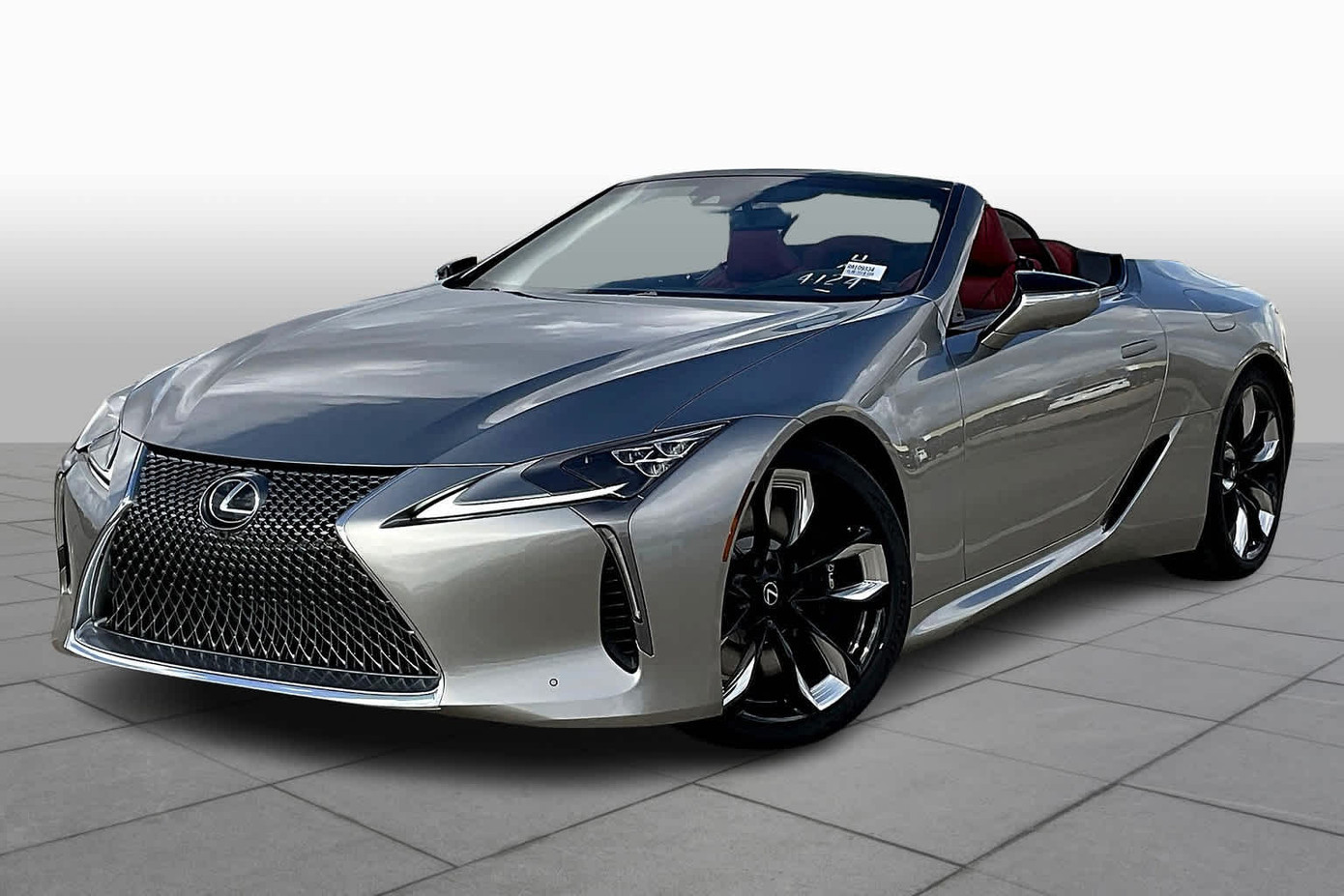 Lexus LC 500 bản mui trần 2024. Lexus LC 500 bản mui trần 2024.