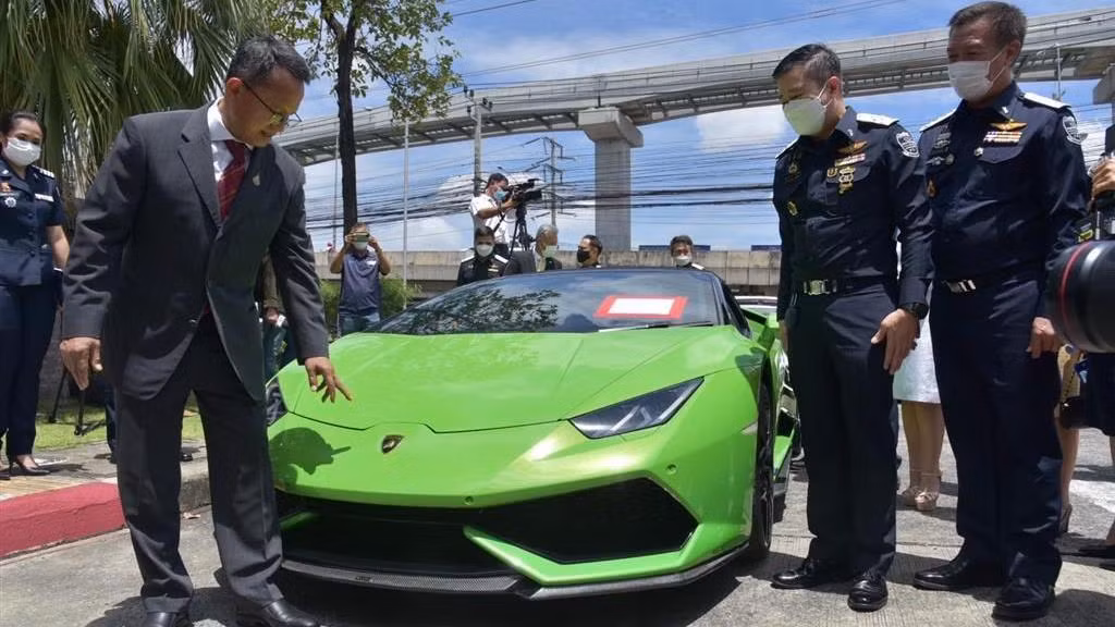 Chiếc Lamborghini Huracán Spyder được cảnh sát Thái Lan tìm thấy tại một phòng trưng bày thuộc khu công nghiệp ở Bangkok. Ảnh: DSI Thái Lan. Chiếc Lamborghini Huracán Spyder được cảnh sát Thái Lan tìm thấy tại một phòng trưng bày thuộc khu công nghiệp ở Bangkok. Ảnh: DSI Thái Lan.