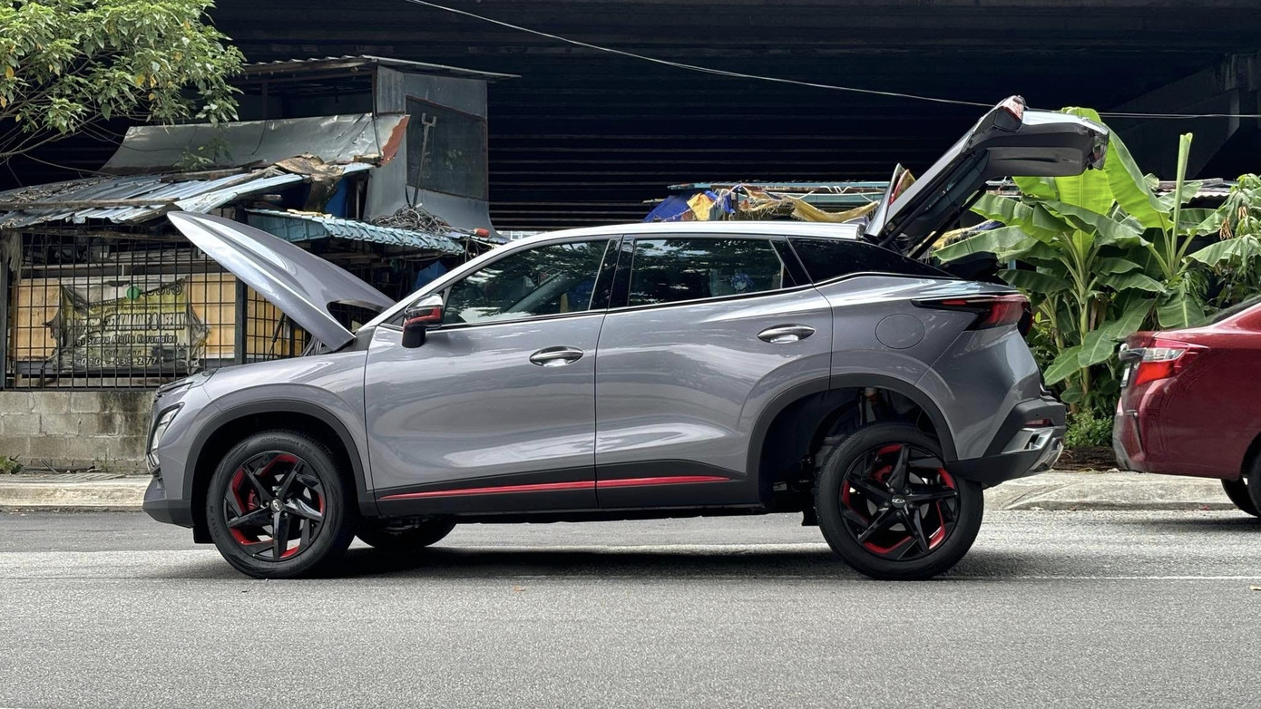 Mẫu SUV Chery Omoda 5 bị triệu hồi hàng loạt tại Malaysia và Indonesia vì lỗi khiến trục sau bị gãy. Mẫu SUV Chery Omoda 5 bị triệu hồi hàng loạt tại Malaysia và Indonesia vì lỗi khiến trục sau bị gãy.