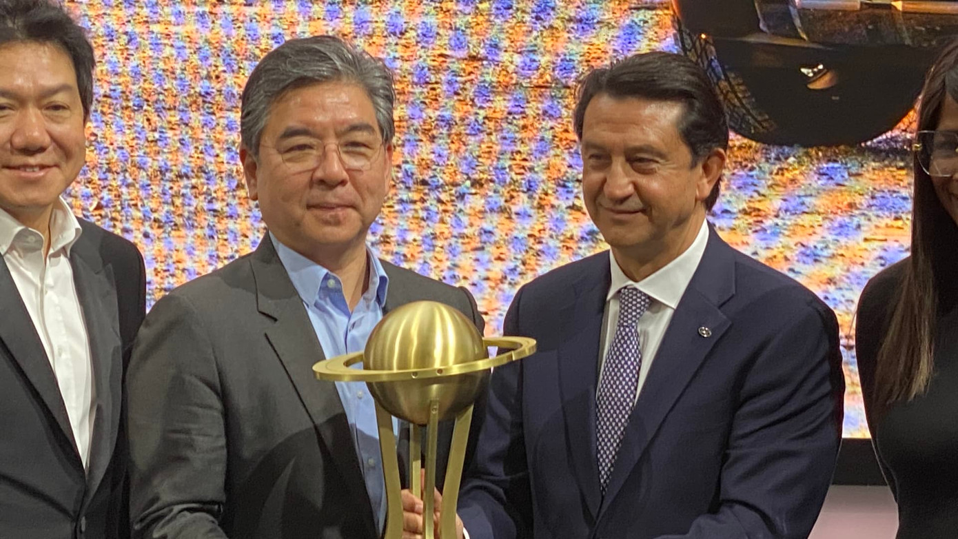 Chủ tịch Hyundai, Chang Jae-hoon và ông Jose Munoz tham dự Triển lãm ô tô quốc tế New York 2024. Ảnh: CNBC.