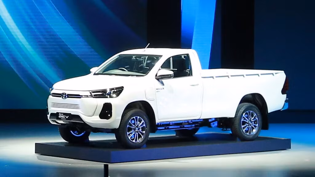 Toyota lần đầu giới thiệu mẫu bán tải Hilux thuần điện tại Thái Lan vào năm 2022. Toyota lần đầu giới thiệu mẫu bán tải Hilux thuần điện tại Thái Lan vào năm 2022.