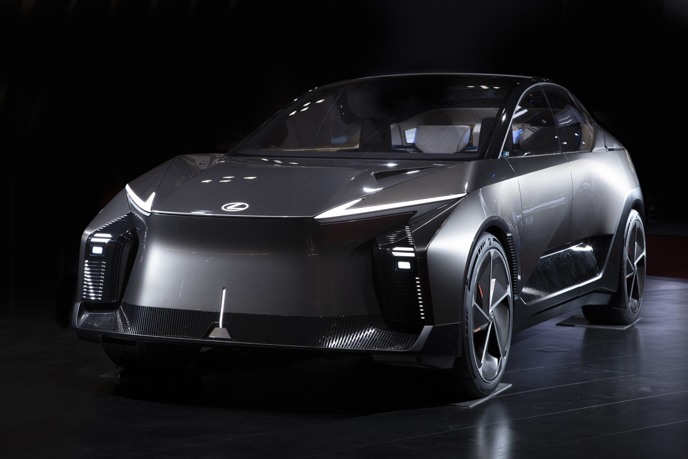 Mẫu xe điện concept Lexus LF-ZL. Mẫu xe điện concept Lexus LF-ZL.