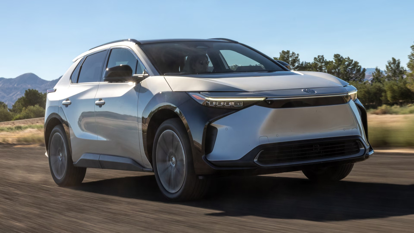 Crossover điện Toyota bZ4X. Crossover điện Toyota bZ4X.