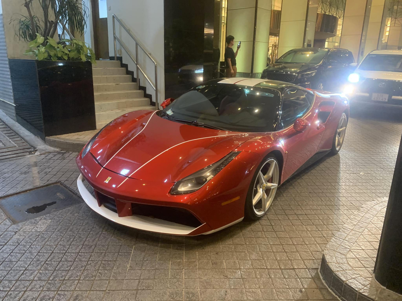 Chiếc Ferrari 488 GTB chính thức tái xuất sau khi được sửa chữa tại đại lý Ferrari Việt Nam. Ảnh: Trung Hieu Hoang. Chiếc Ferrari 488 GTB chính thức tái xuất sau khi được sửa chữa tại đại lý Ferrari Việt Nam. Ảnh: Trung Hieu Hoang.