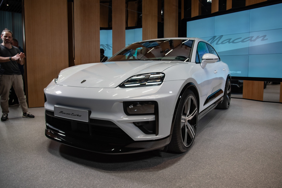 Porsche Macan Turbo 2024.
