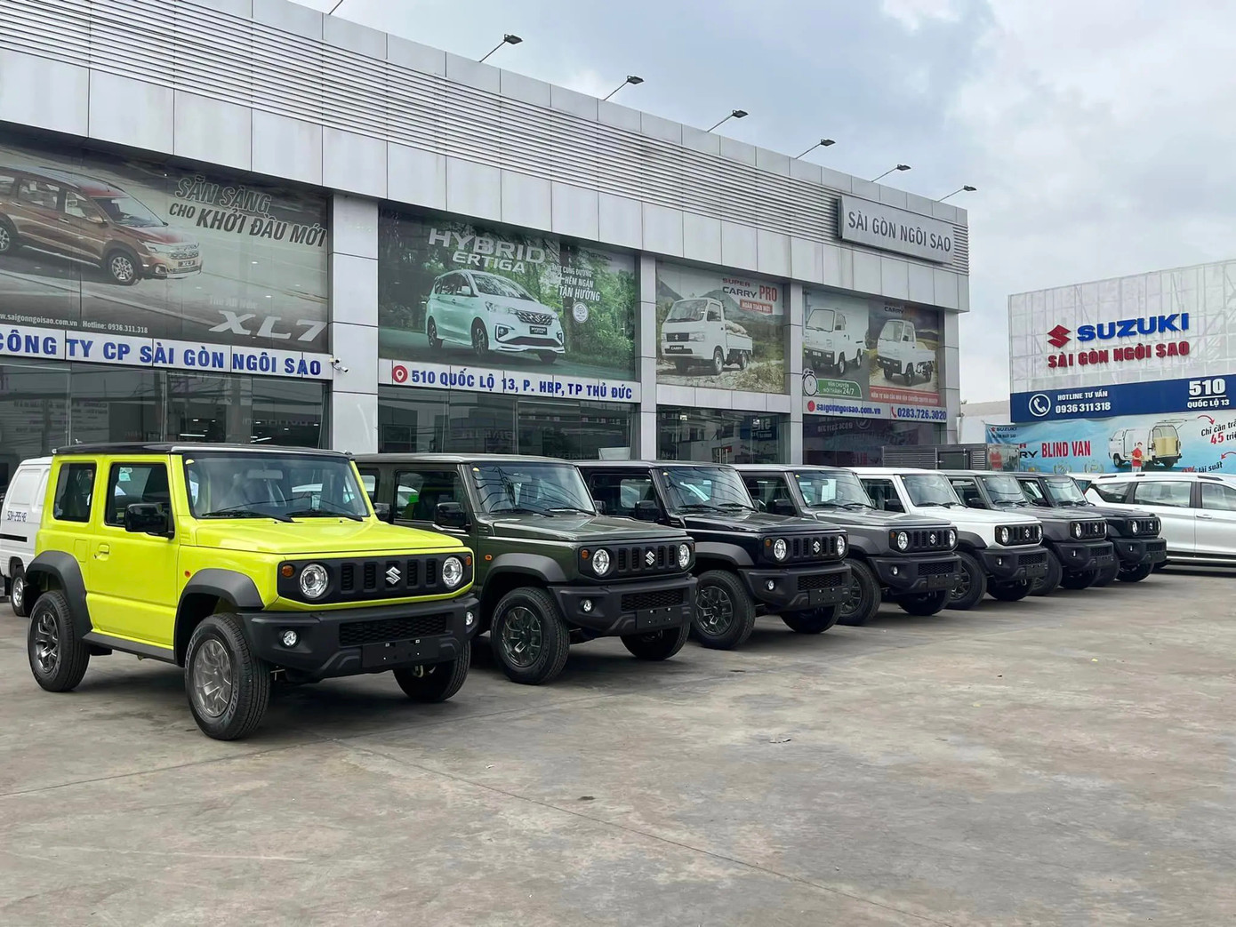 Lô xe Suzuki Jimny sản xuất năm 2024 đã về tới nhiều đại lý trên toàn quốc.