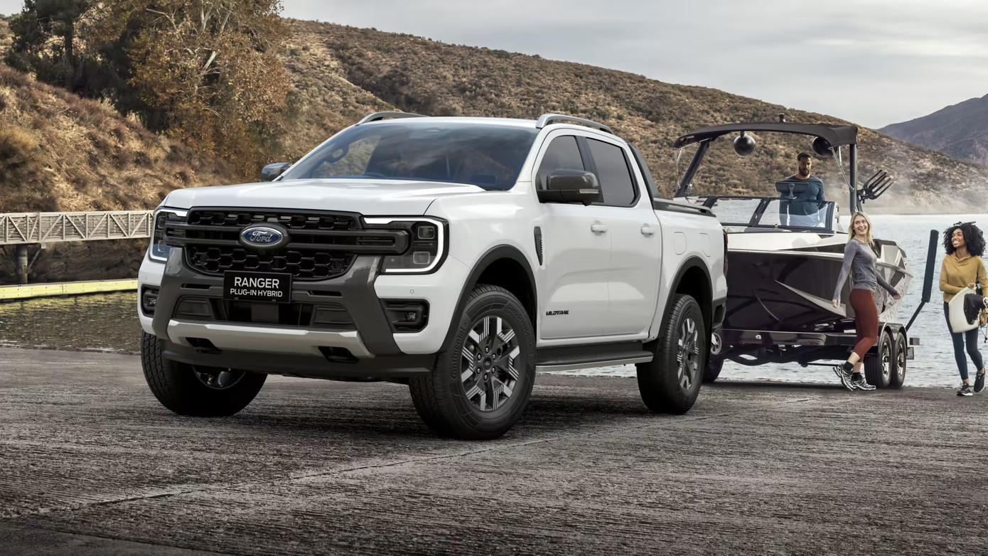 Ford Ranger phiên bản plug-in hybrid được hãng hé lộ có khả năng vận hành mạnh mẽ nhỉnh hơn mọi phiên bản hiện hành của dòng xe. Ford Ranger phiên bản plug-in hybrid được hãng hé lộ có khả năng vận hành mạnh mẽ nhỉnh hơn mọi phiên bản hiện hành của dòng xe.