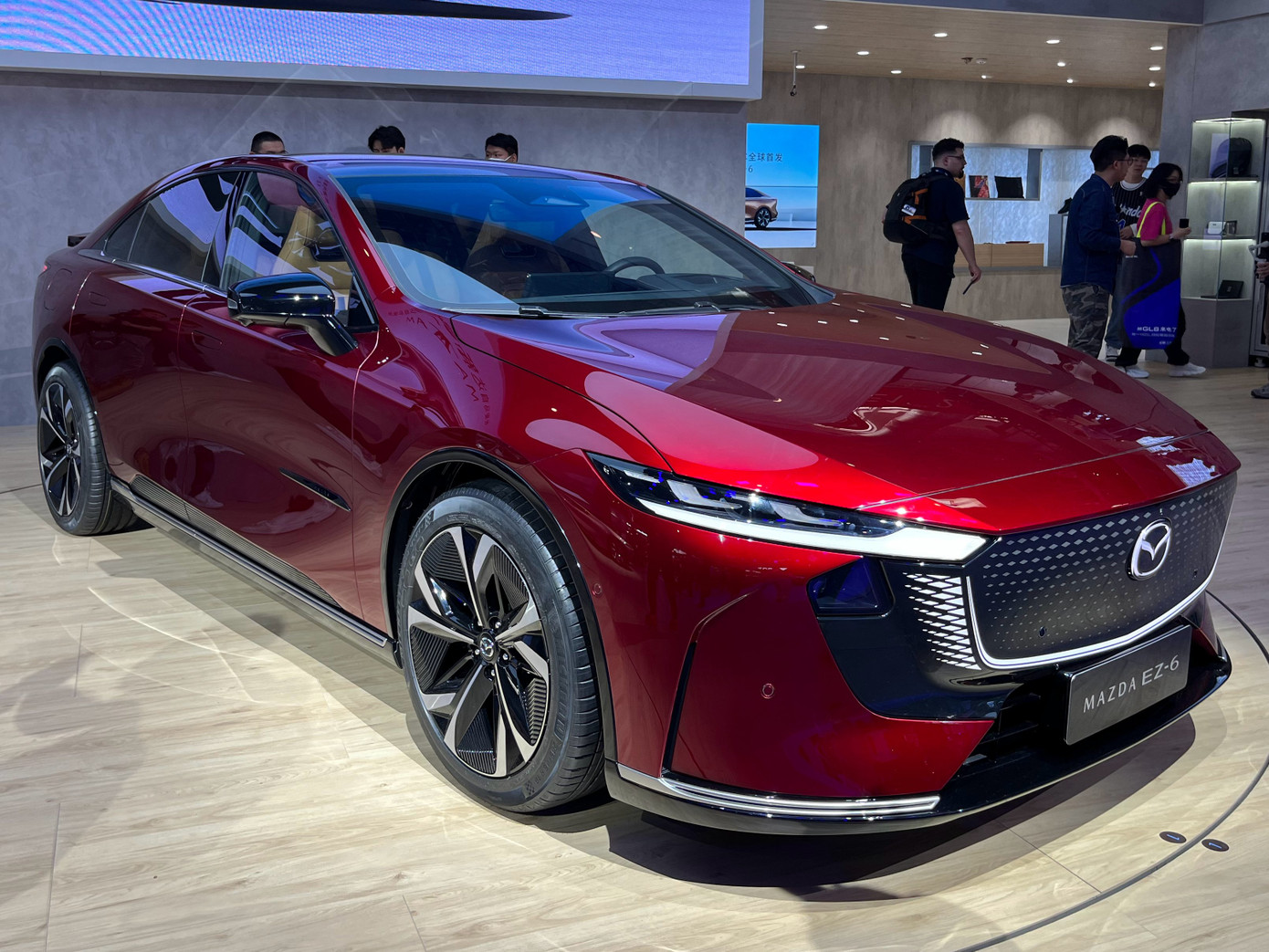 Mazda EZ-6 ra mắt tại triển lãm ô tô Bắc Kinh, Trung Quốc vào cuối tháng 4.
