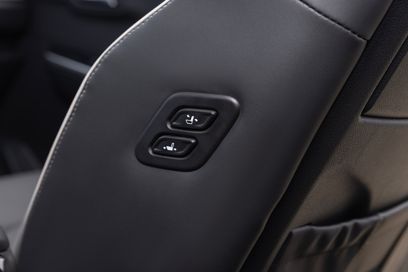 Đánh giá ưu, nhược điểm của mẫu MPV Hyundai Custin ảnh 7