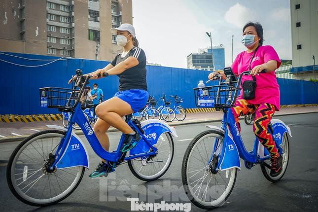Xe đạp công cộng tại TPHCM đang được người dân sử dụng