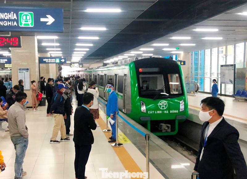 Tàu Cát Linh - Hà Đông vận chuyển trên 150 nghìn khách dịp Tết Nhâm Dần. Ảnh: T.Đảng Tàu Cát Linh - Hà Đông vận chuyển trên 150 nghìn khách dịp Tết Nhâm Dần. Ảnh: T.Đảng