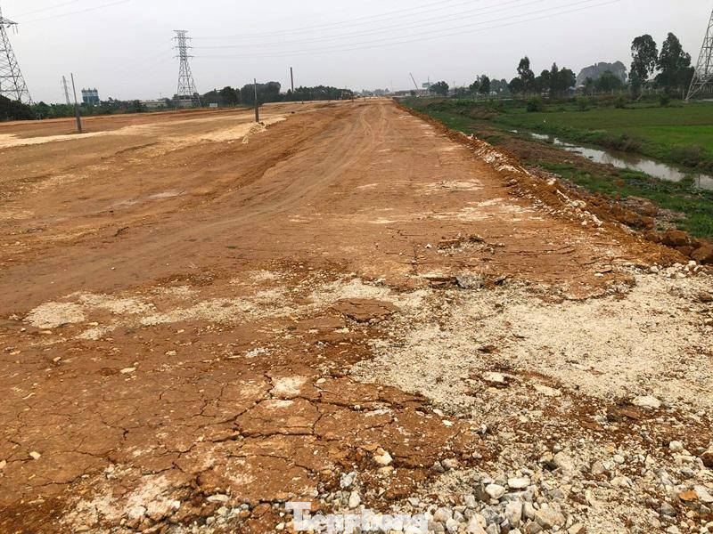 Dự án cao tốc Quốc gia đoạn Mai Sơn (Ninh Bình) – QL45 (Thanh Hóa) có tổng chiều dài hơn 63 km được khởi công tháng 11/2020. Dự án có tiến độ hoàn thành vào tháng 12/2022. Báo cáo tiến độ này với Chính phủ tuần qua, đại diện Bộ GTVT cam kết được đảm bảo. Dự án cao tốc Quốc gia đoạn Mai Sơn (Ninh Bình) – QL45 (Thanh Hóa) có tổng chiều dài hơn 63 km được khởi công tháng 11/2020. Dự án có tiến độ hoàn thành vào tháng 12/2022. Báo cáo tiến độ này với Chính phủ tuần qua, đại diện Bộ GTVT cam kết được đảm bảo.