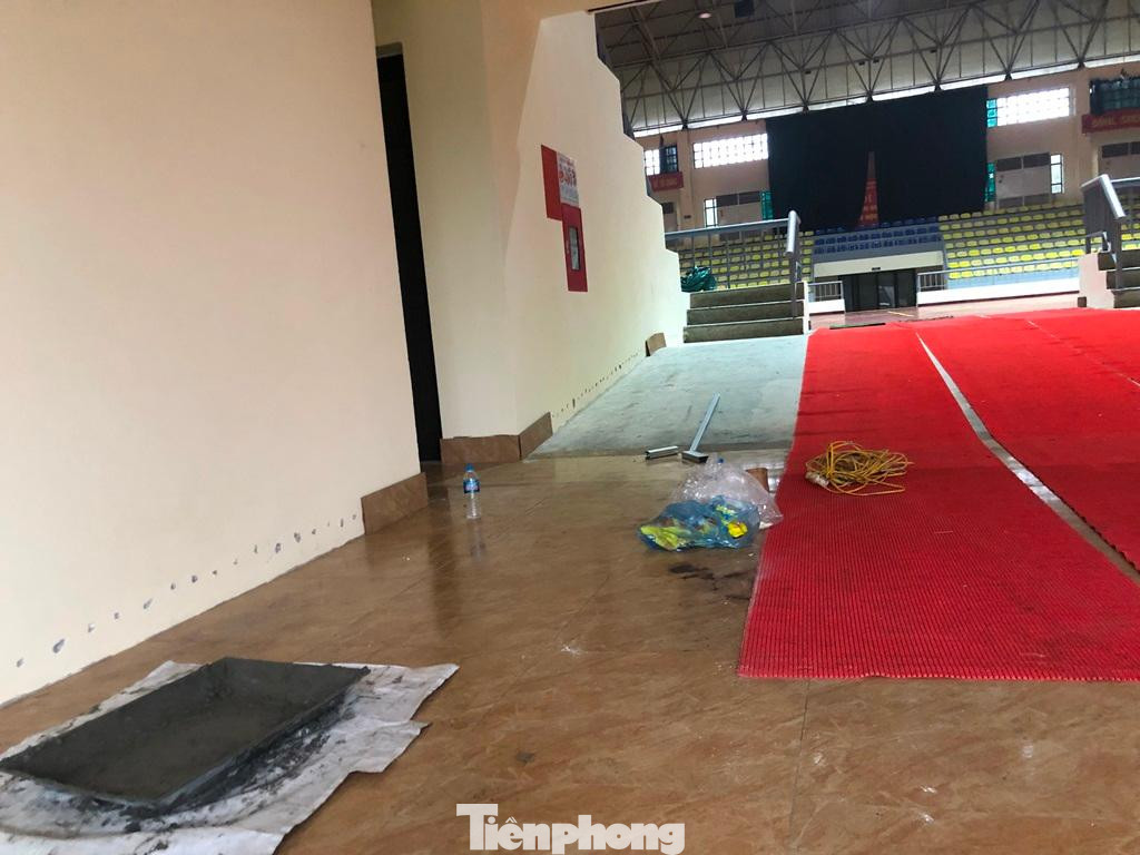 Việc cải tạo, sửa chữa các hạng mục và mặt sàn tại nhà thi đấu chính vẫn đang diễn ra. Dự án do UBND huyện Thanh Trì làm chủ đầu tư. Việc cải tạo, sửa chữa các hạng mục và mặt sàn tại nhà thi đấu chính vẫn đang diễn ra. Dự án do UBND huyện Thanh Trì làm chủ đầu tư.