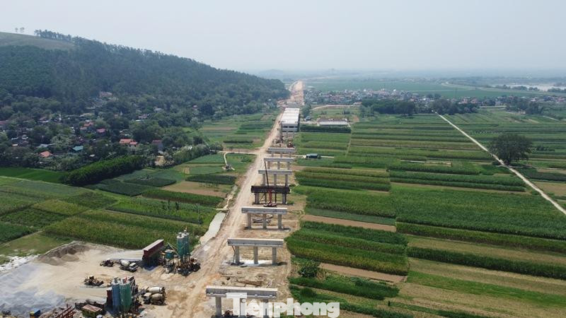 Gói thầu XL014 thuộc đoạn cuối của dự án đoạn Mai Sơn – Ninh Bình, gói thầu có chiều dài đường và cầu là 19,5 km, điểm đầu là cầu vượt sông Chu núi Đọ, xã Thiệu Tân, huyện Thiệu Hoá, Thanh Hoá, điểm cuối là đoạn cao tốc Bắc - Nam giao với QL45 - đường Nghi Sơn - Thọ Xuân tại đoạn qua xã Hoàng Sơn, huyện Nông Cống, Thanh Hóa. Gói thầu XL014 thuộc đoạn cuối của dự án đoạn Mai Sơn – Ninh Bình, gói thầu có chiều dài đường và cầu là 19,5 km, điểm đầu là cầu vượt sông Chu núi Đọ, xã Thiệu Tân, huyện Thiệu Hoá, Thanh Hoá, điểm cuối là đoạn cao tốc Bắc - Nam giao với QL45 - đường Nghi Sơn - Thọ Xuân tại đoạn qua xã Hoàng Sơn, huyện Nông Cống, Thanh Hóa.