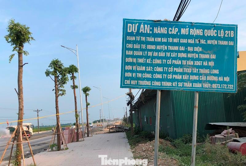 Là dự án do UBND huyện Thanh Oai làm chủ đầu tư nhưng biển thông tin dự án tại công trường không tuân thủ quy định, trong đó không có ngày khởi công, ngày hoàn thành; số giấy phép thi công... Là dự án do UBND huyện Thanh Oai làm chủ đầu tư nhưng biển thông tin dự án tại công trường không tuân thủ quy định, trong đó không có ngày khởi công, ngày hoàn thành; số giấy phép thi công...