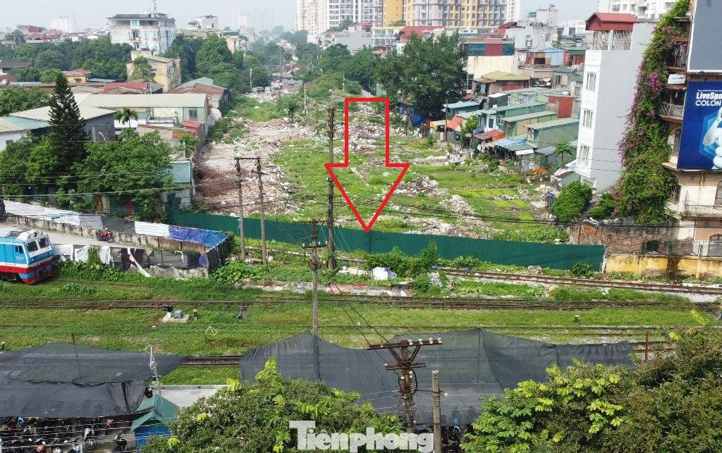 Để thực hiện dự án xây dựng hầm chui có tổng chiều dài và đường dẫn khoảng 890m, mỗi bên 2 làn xe, Ban Quản lý dự án đầu tư xây dựng công trình giao thông Hà Nội (Chủ đầu tư) sẽ khởi công, triển khai khoan đào để làm hầm chui dự án từ ngày 10/10 tới. Để thực hiện dự án xây dựng hầm chui có tổng chiều dài và đường dẫn khoảng 890m, mỗi bên 2 làn xe, Ban Quản lý dự án đầu tư xây dựng công trình giao thông Hà Nội (Chủ đầu tư) sẽ khởi công, triển khai khoan đào để làm hầm chui dự án từ ngày 10/10 tới.