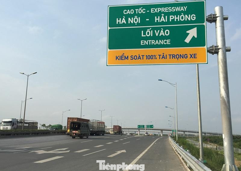 Hiện mỗi ngày tuyến cao tốc Hà Nội - Hải Phòng có từ 50.000 đến 70.000 lượt xe đi qua, hơn 50% các làn đã thu phí tự động ETC. Nếu sự cố tương tự xảy ra, việc ùn tắc kéo dài nhiều km, nhiều giờ sẽ xảy ra, đặc biệt từ 1/6 tới, tuyến cao tốc Hà Nội - Hải Phòng là tuyến được Bộ GTVT chọn là tuyến đầu tiên thí điểm thu phí qua hình thức không dừng ETC (không dùng tiền mặt) tại tất cả các làn.