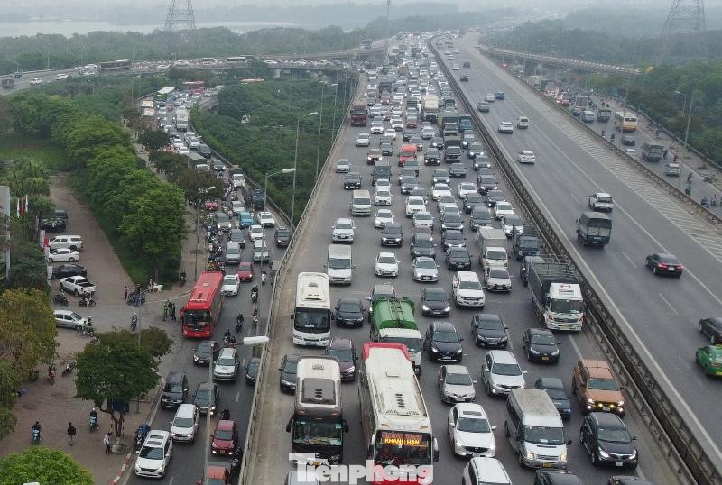 Việc dự án chậm trễ trong triển khai đã khiến giao thông tại nút Pháp Vân - Vành đai 3 ngày càng ùn tắc nghiêm trọng.