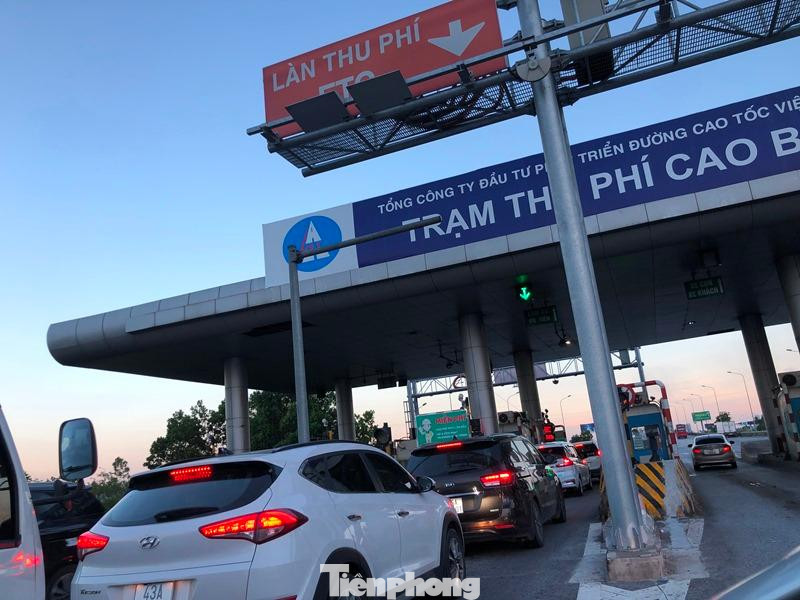 Ghi nhận của PV Tiền Phong tại một số trạm thu phí thuộc tuyến Pháp Vân - Ninh Bình, Nội Bài - Lào Cai
