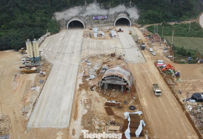 Hạng mục hầm Tam Điệp thuộc gói thầu số 10 XL - dự án cao tốc Bắc - Nam đoạn Mai Sơn (Ninh Bình) – QL45 (Thanh Hóa). Gói thầu do nhà thầu Tập đoàn Sơn Hải thi công, quản lý dự án là Ban Quản lý dự án Thăng Long, Bộ GTVT. Hạng mục hầm Tam Điệp thuộc gói thầu số 10 XL - dự án cao tốc Bắc - Nam đoạn Mai Sơn (Ninh Bình) – QL45 (Thanh Hóa). Gói thầu do nhà thầu Tập đoàn Sơn Hải thi công, quản lý dự án là Ban Quản lý dự án Thăng Long, Bộ GTVT.