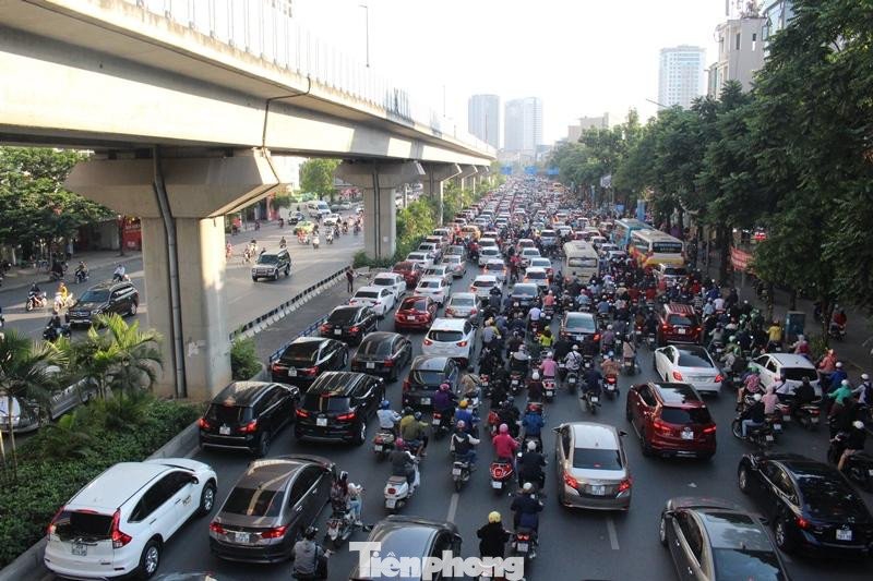 Nếu buổi sáng, hiện tượng ùn tắc thường xảy ra với làn đường Nguyễn Trãi - Ngã Tư Sở, thì buổi chiều là Nguyễn Trãi - Hà Đông.