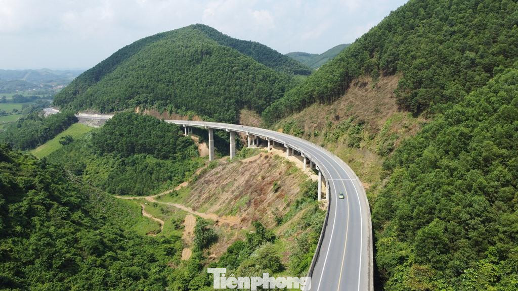 Tuy nhiên, do là đường BOT, phải mất phí, trong khi xe đi trên QL3 để đi Bắc Kạn và ngược lại chưa mất phí nên đường dự án vẫn chỉ lác đác ô tô lưu thông.